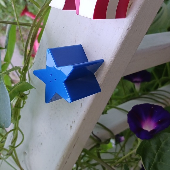 VINTAGE IN BOX Star & American Flag Salt & Pepper 3D Shaker Set - Picture 6 of 9